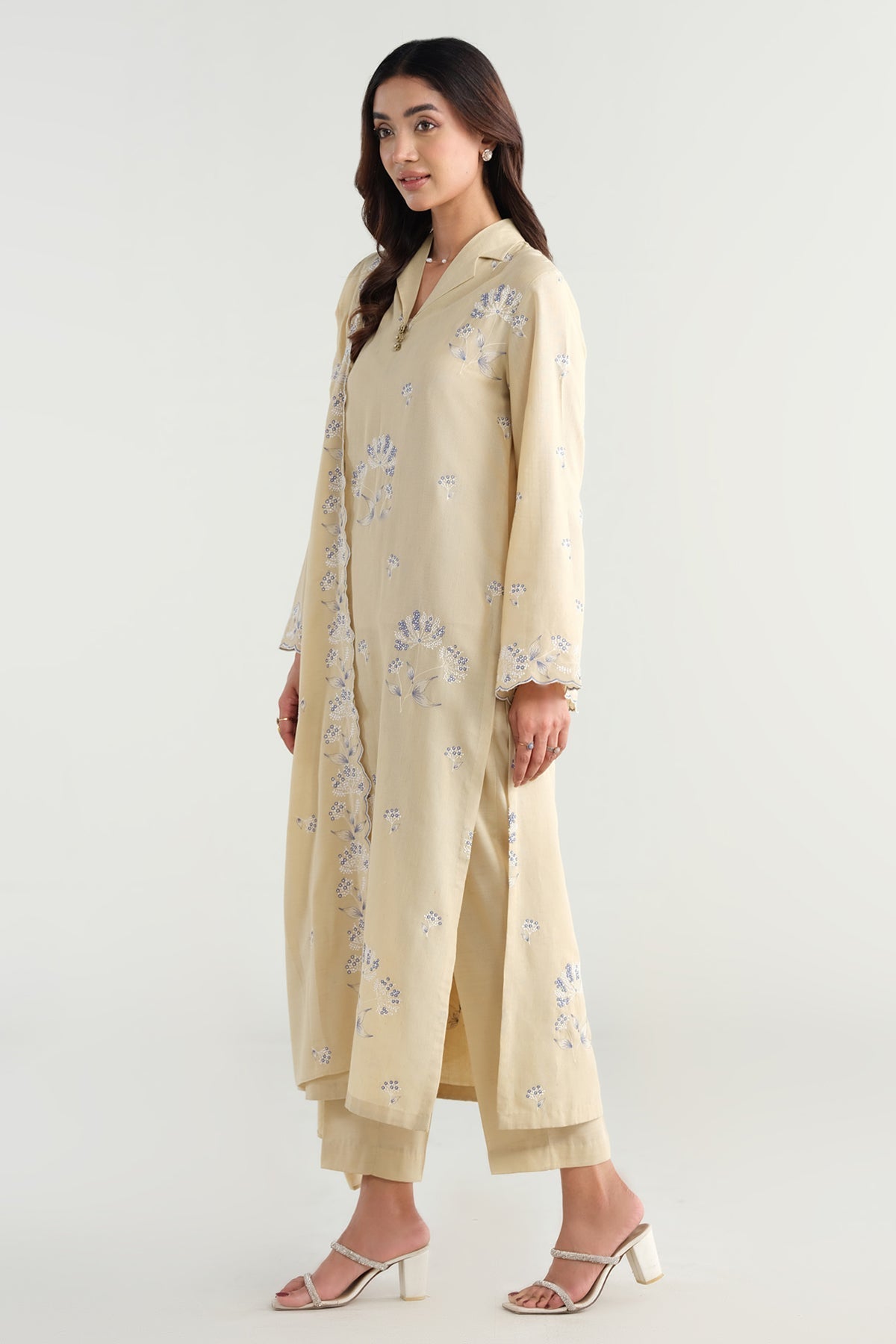 4 Piece - Embroidered Shimmer Lawn Suit - E1640 - Shop Now at Kayseria