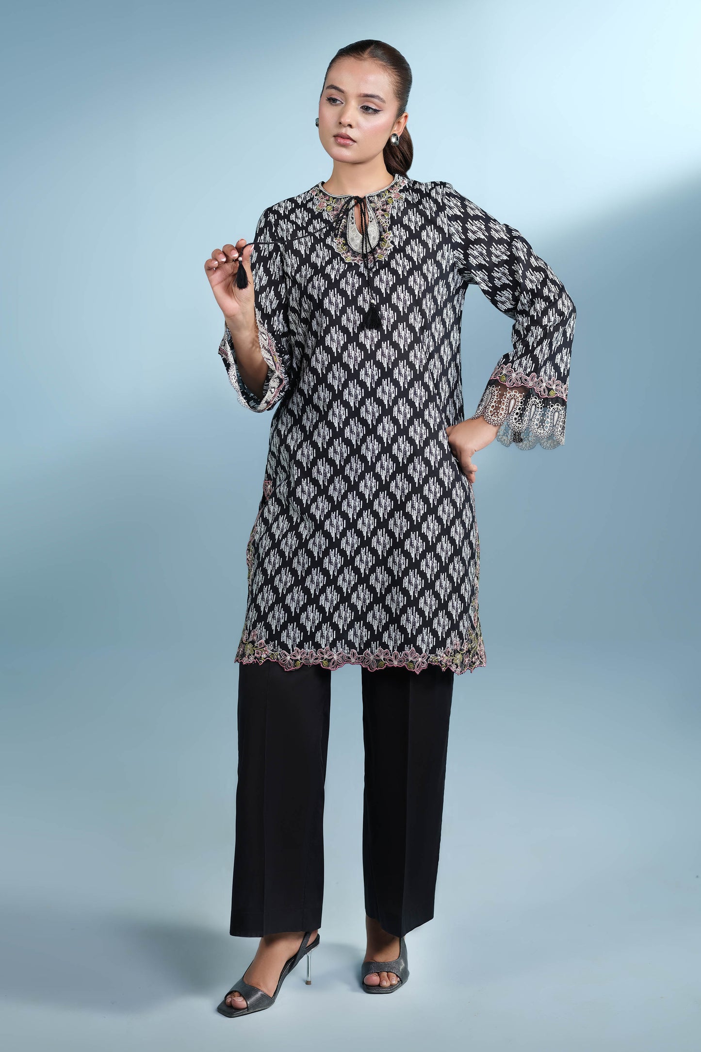 LAWN | EMBROIDERED