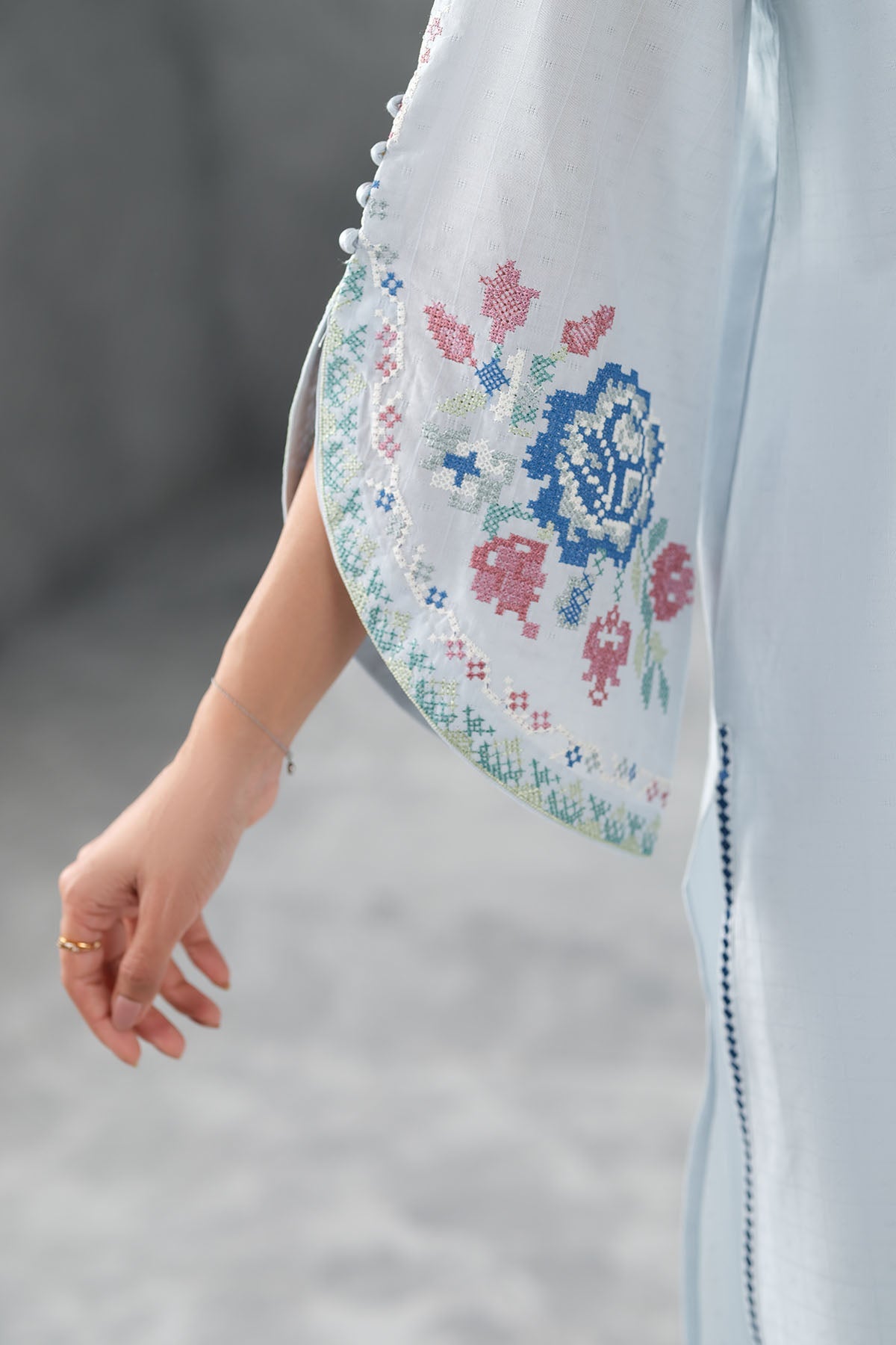 LAWN | EMBROIDERED