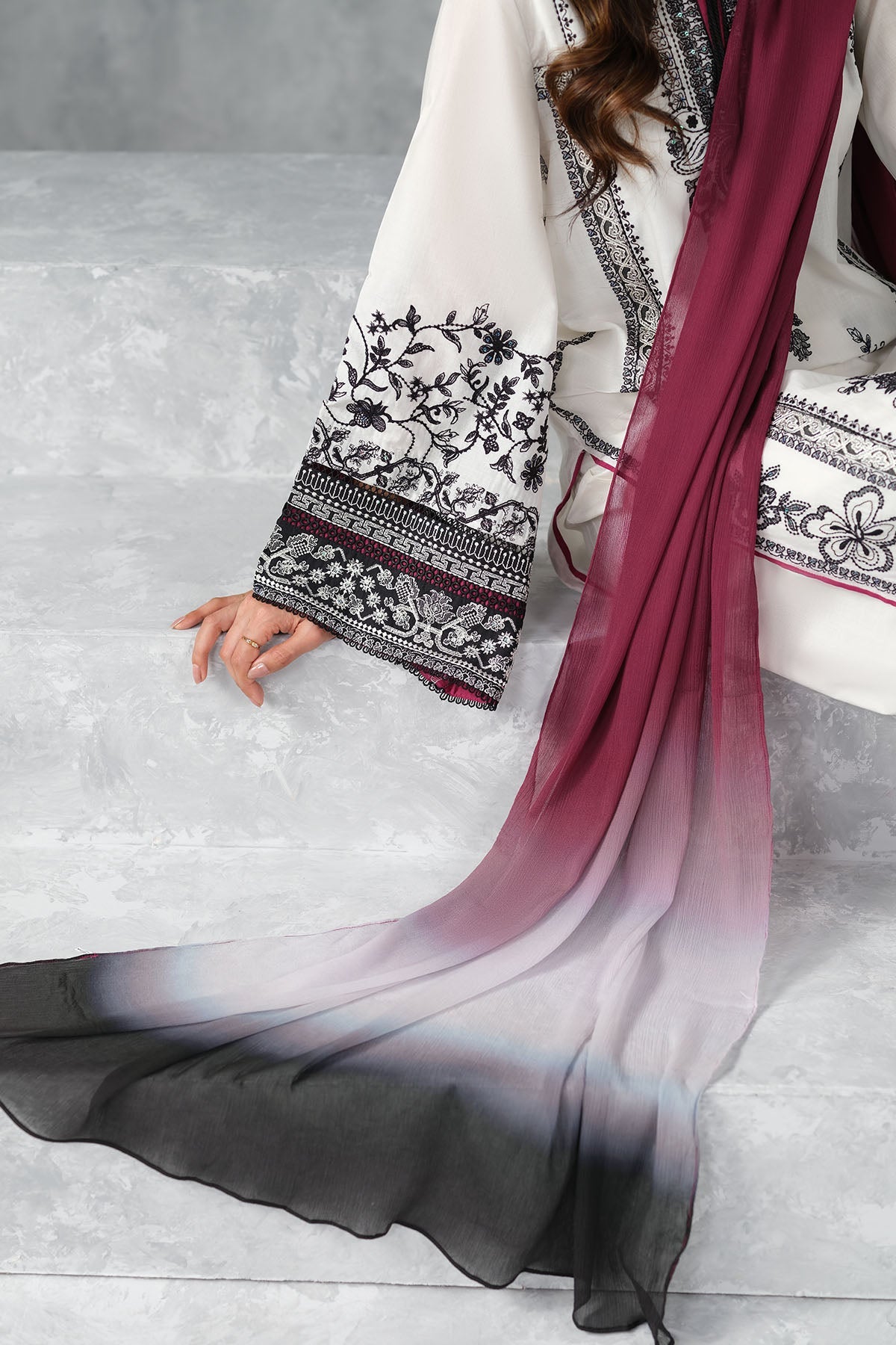 LAWN | EMBROIDERED