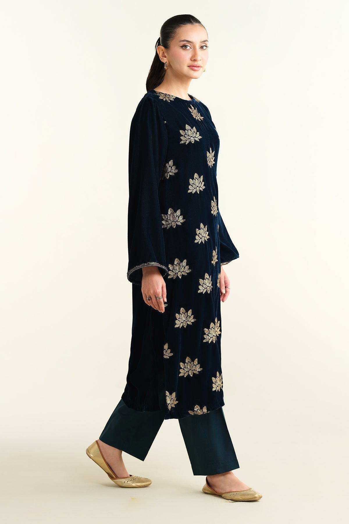 Embroidered Velvet Shirt - KPW24-P3157-157 - Shop Now at Kayseria