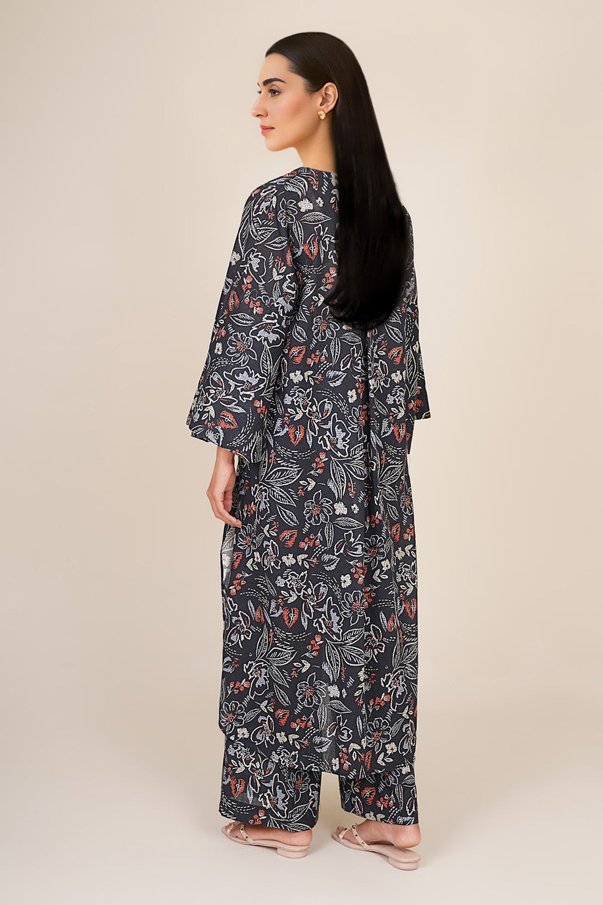 2 Piece - Printed & Embellished Khaddar Suit - KPW25-P3682 - Shop Now at Kayseria
