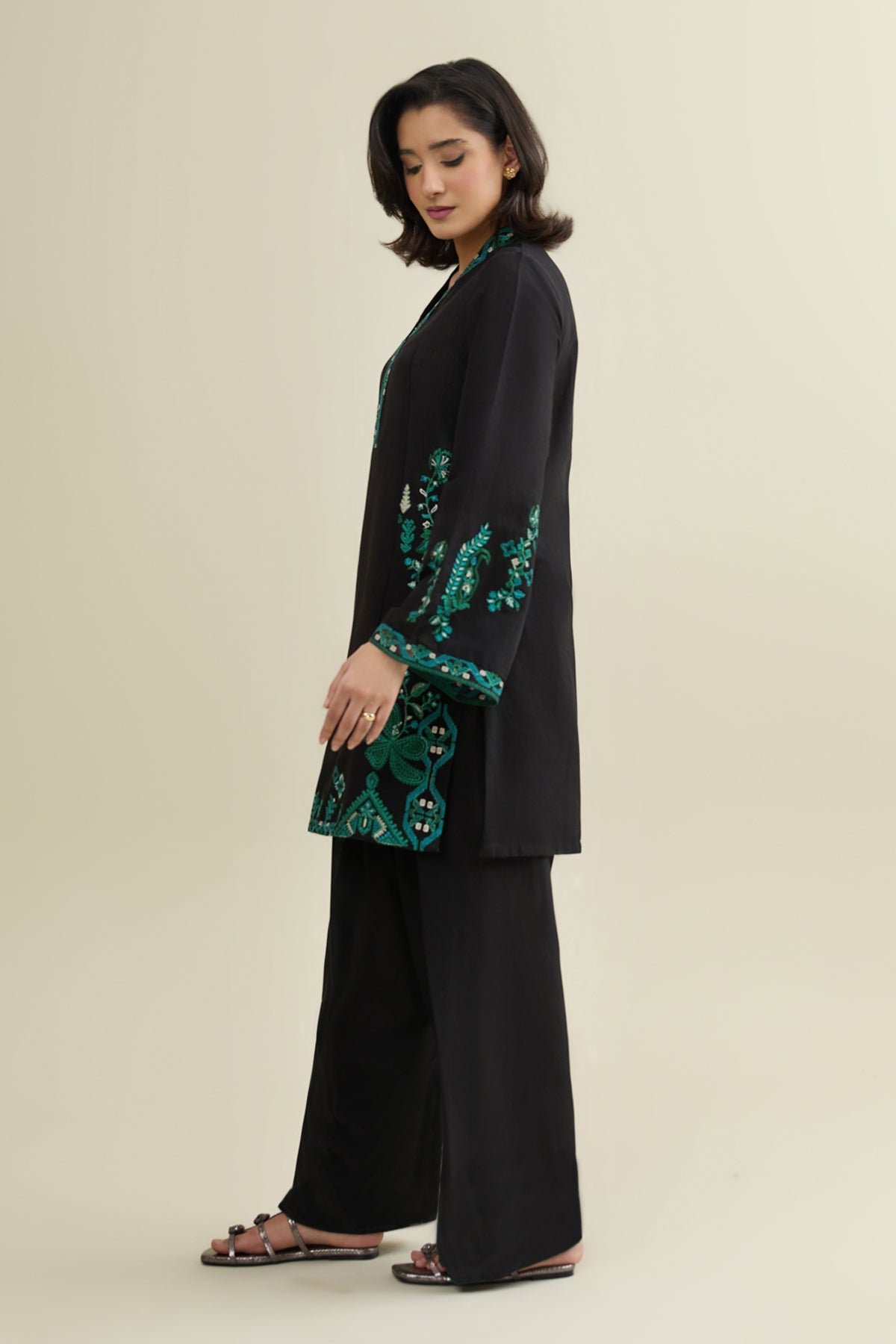 KHADDAR | EMBROIDERED - Shop Now at Kayseria
