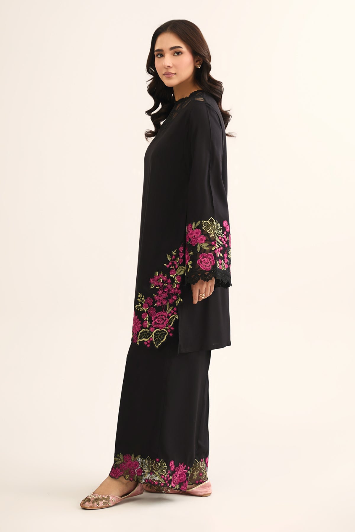 LINEN | EMBROIDERED - Shop Now at Kayseria