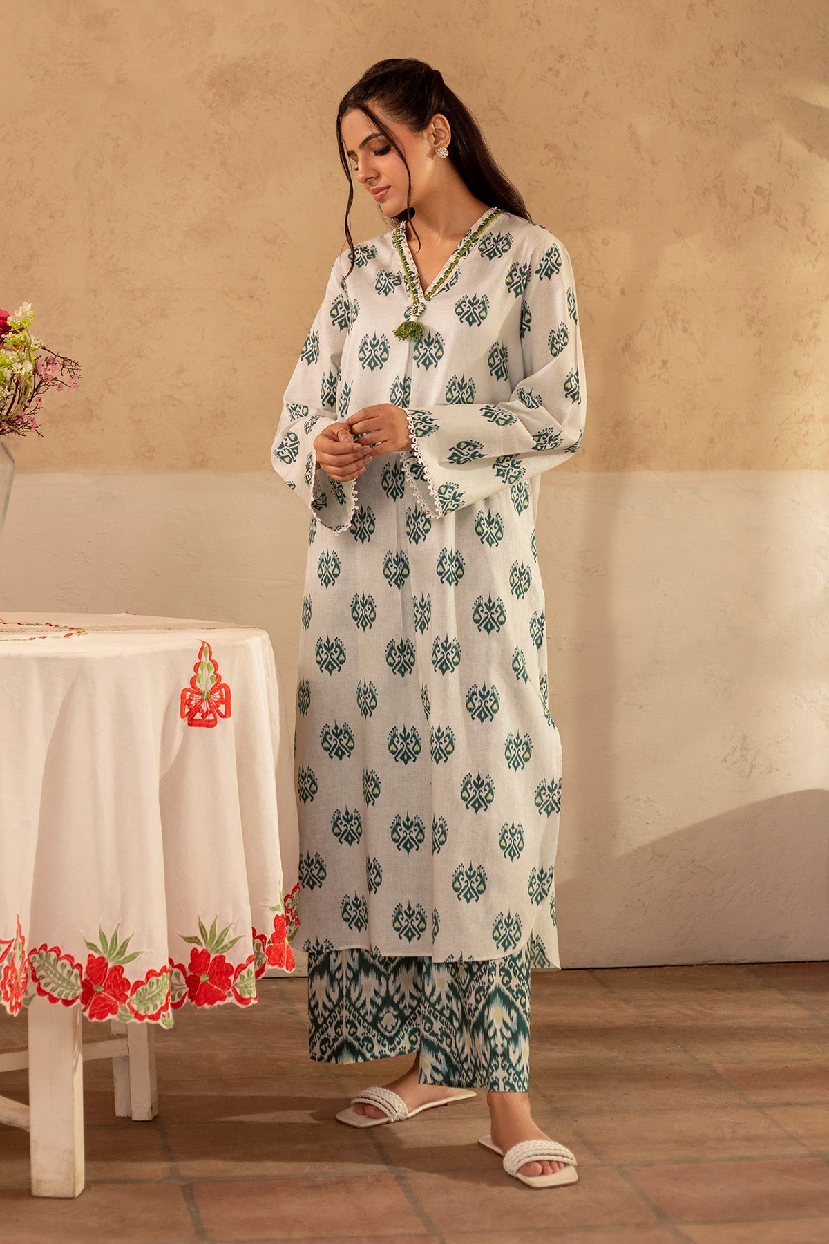 2 Piece - Printed & Embellished Khaddar Suit - KPW25-P3675 - Shop Now at Kayseria