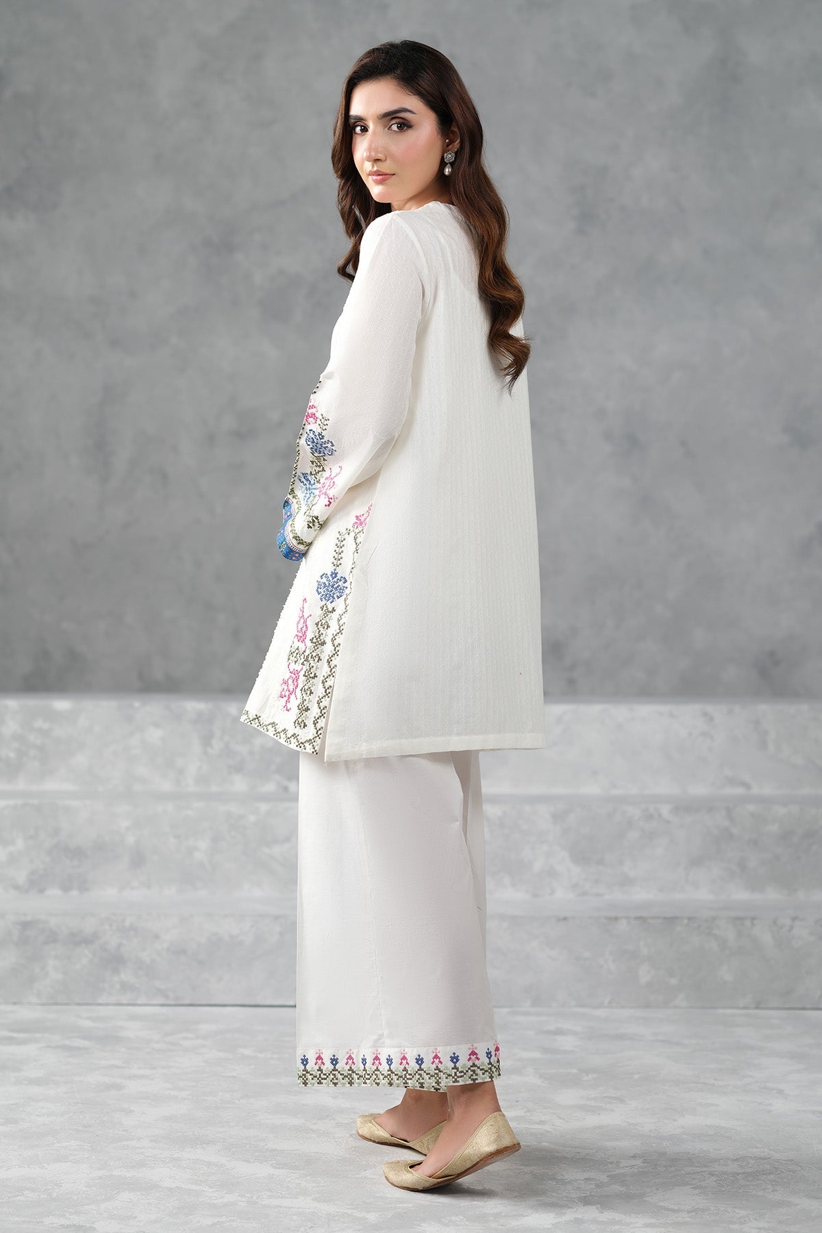 LAWN | EMBROIDERED