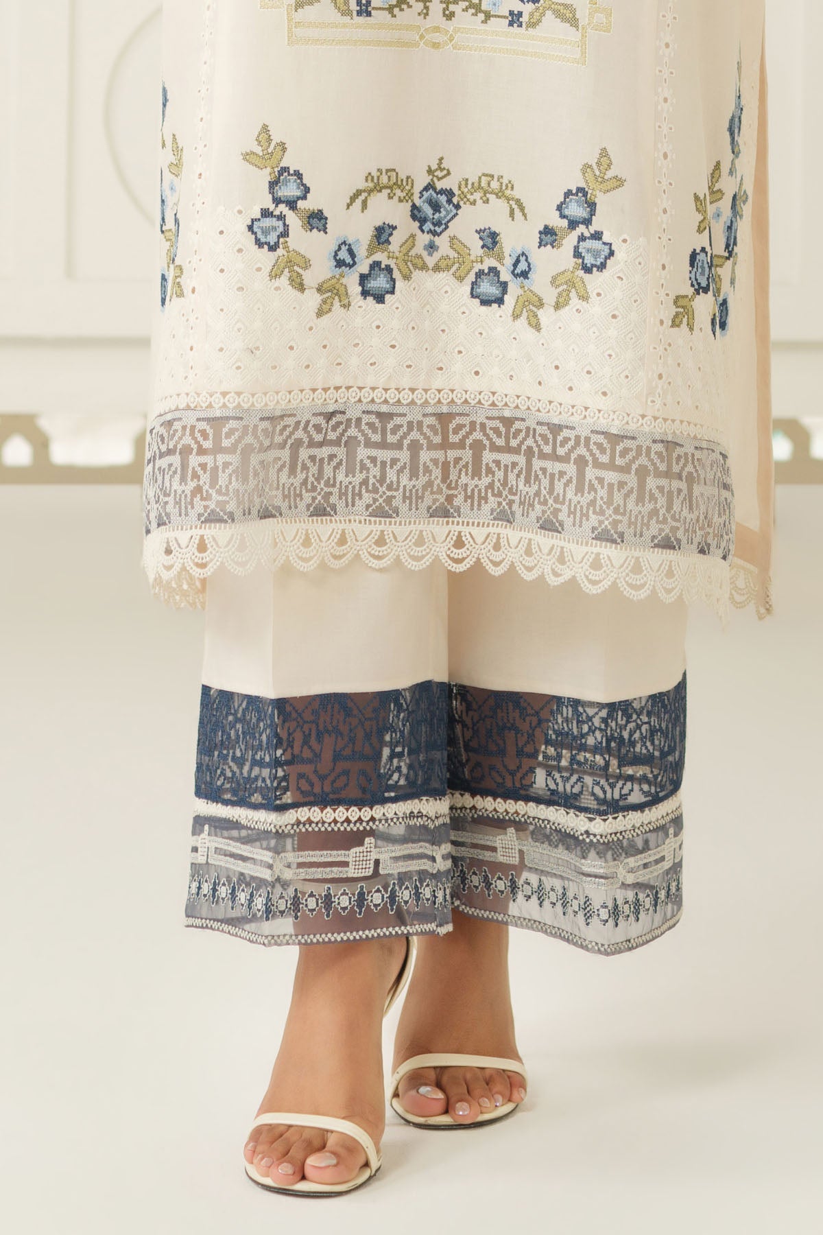 LAWN | EMBROIDERED