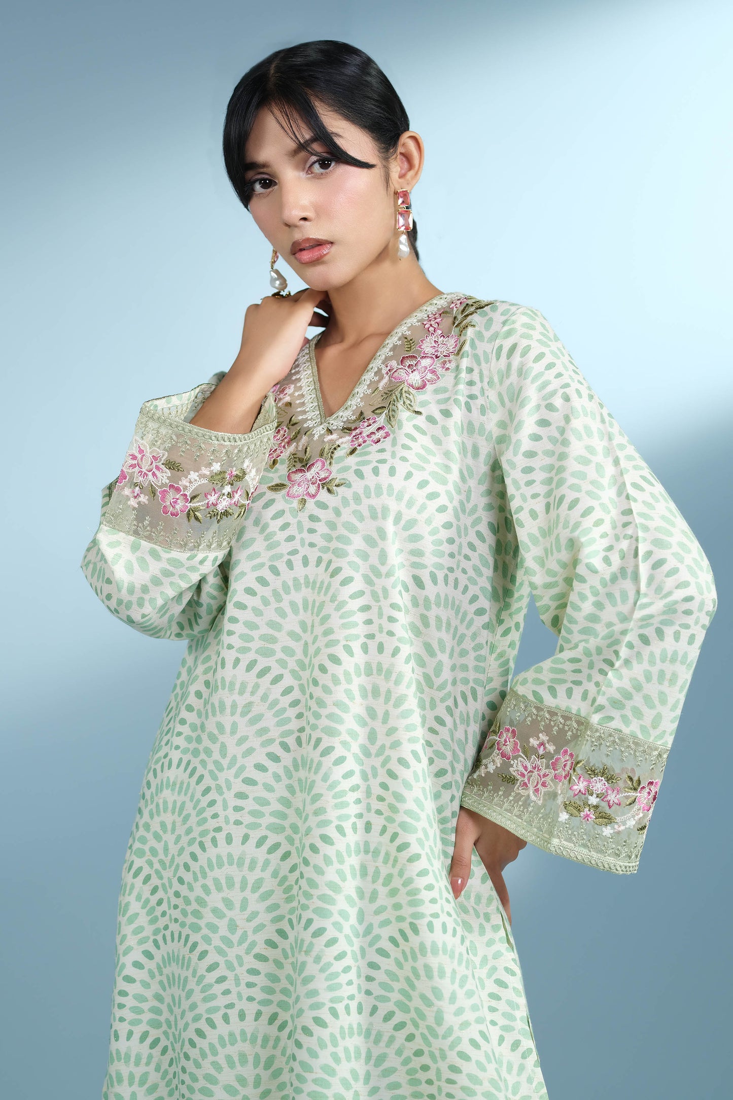 LINEN | EMBROIDERED