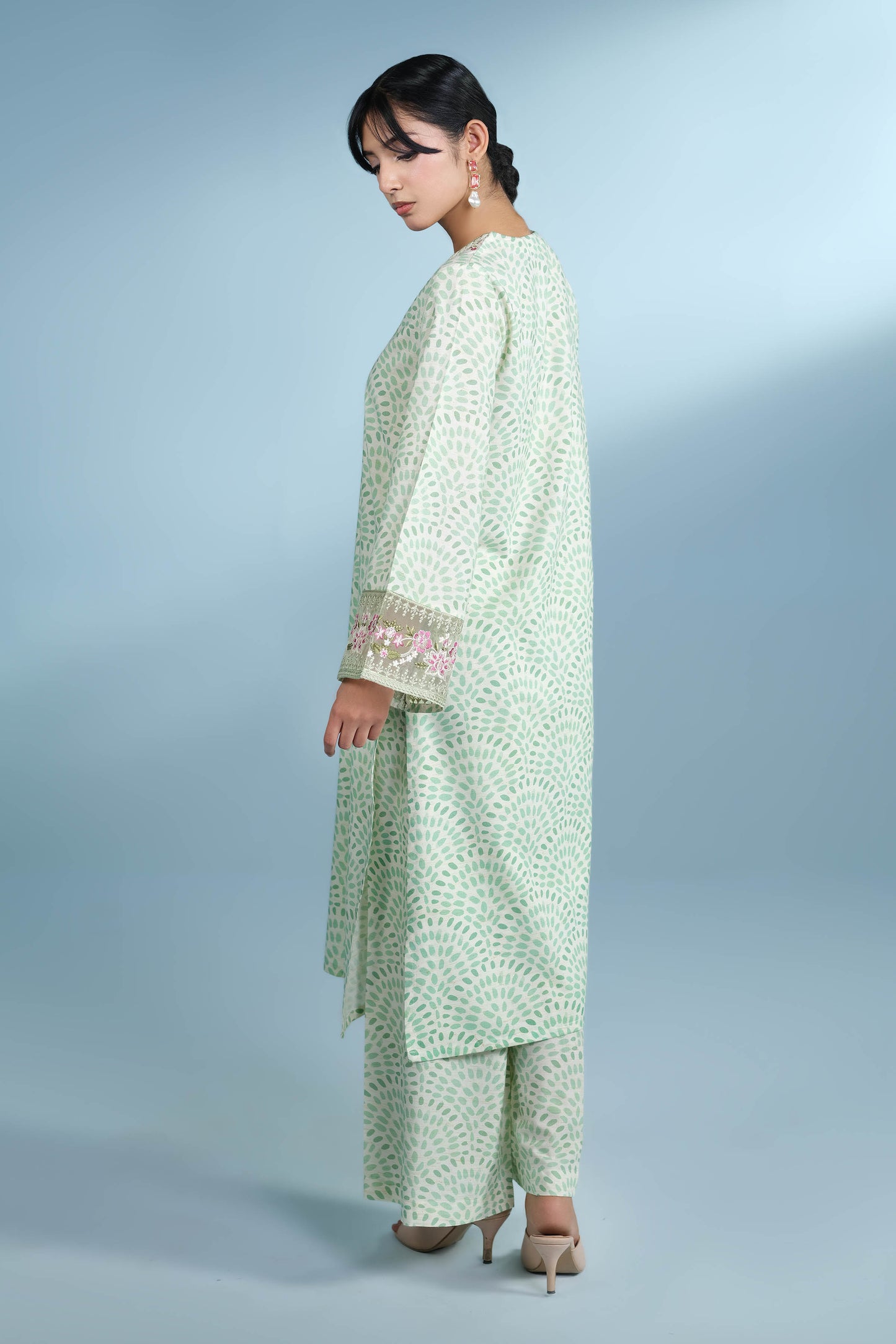 LINEN | EMBROIDERED