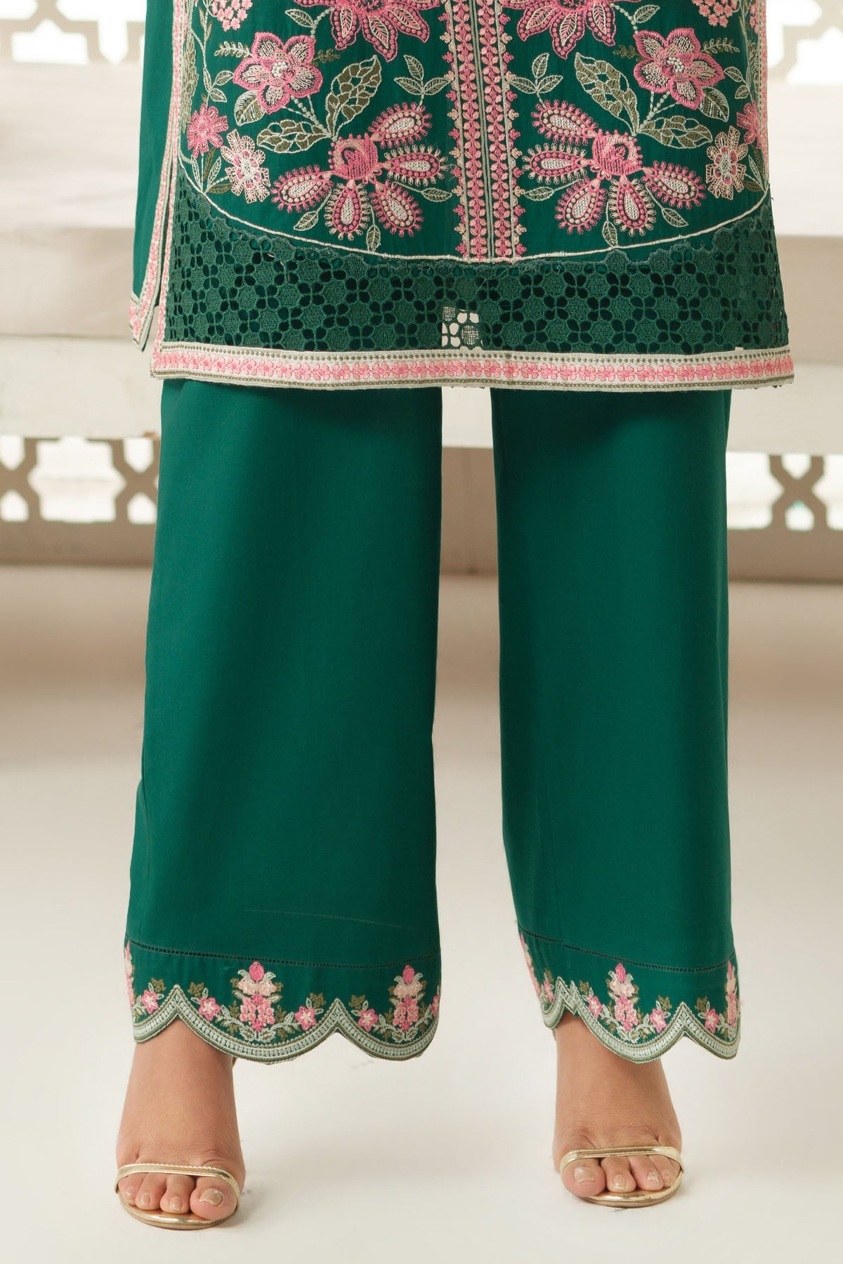 LAWN | EMBROIDERED