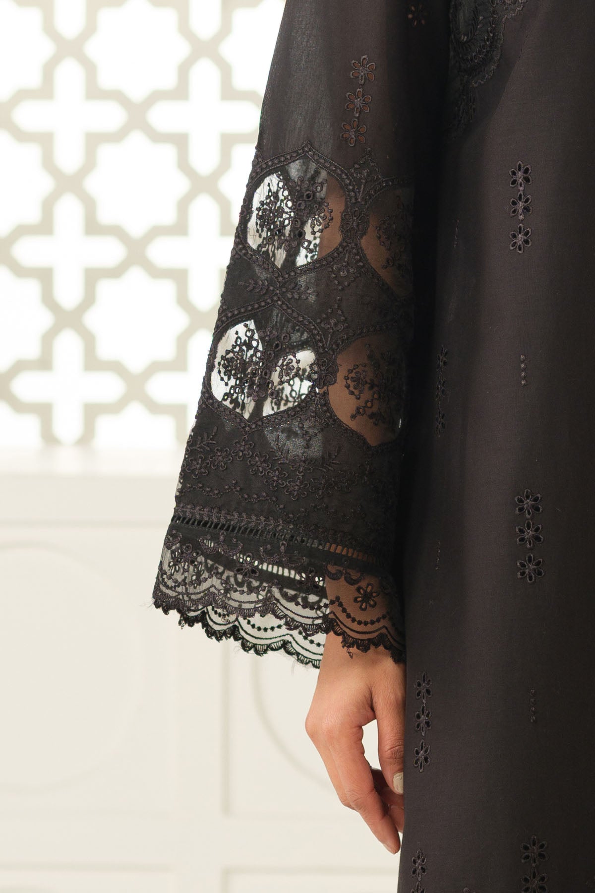 LAWN | EMBROIDERED