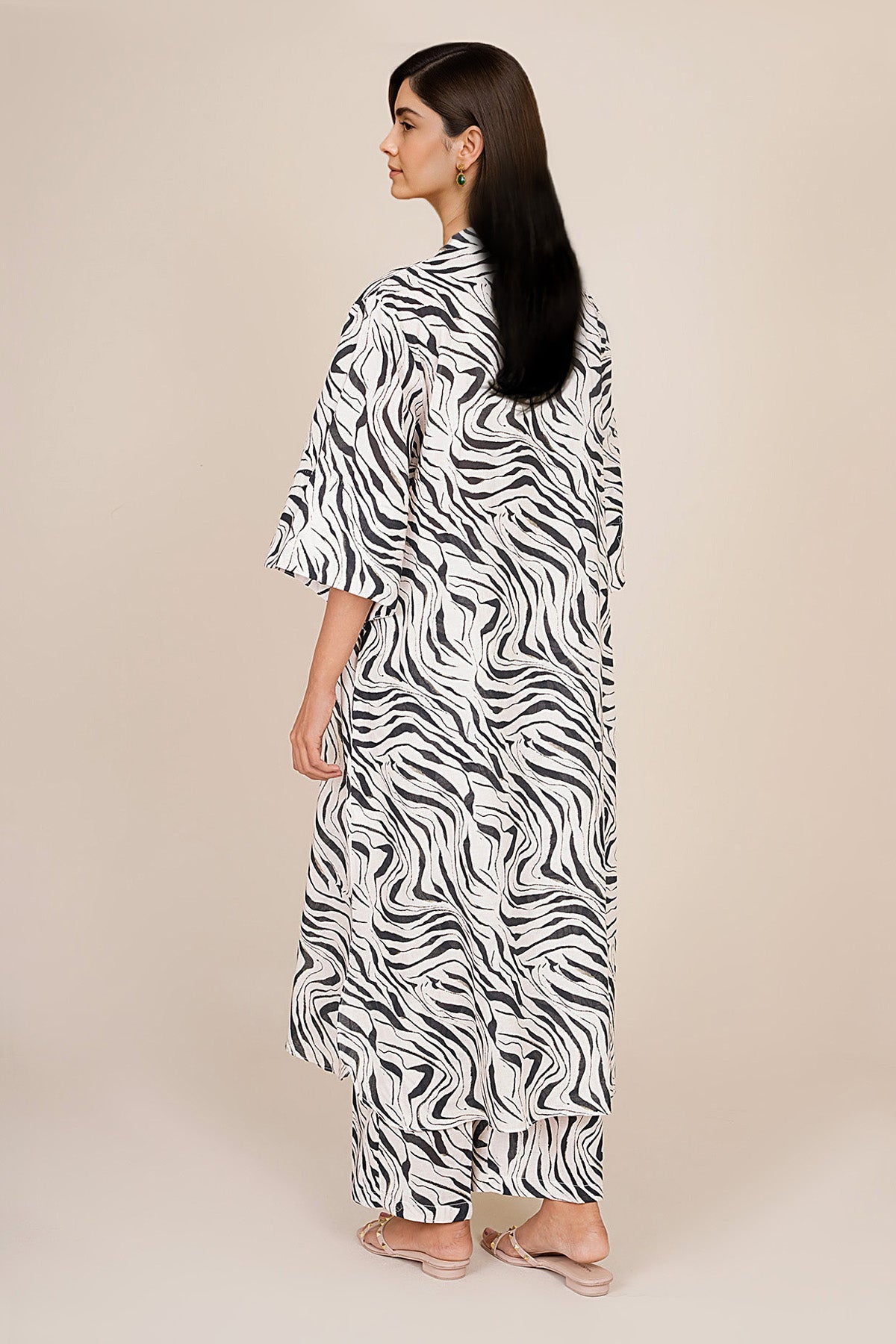 2 Piece - Printed Khaddar Suit - KPW25-P3688 - Shop Now at Kayseria