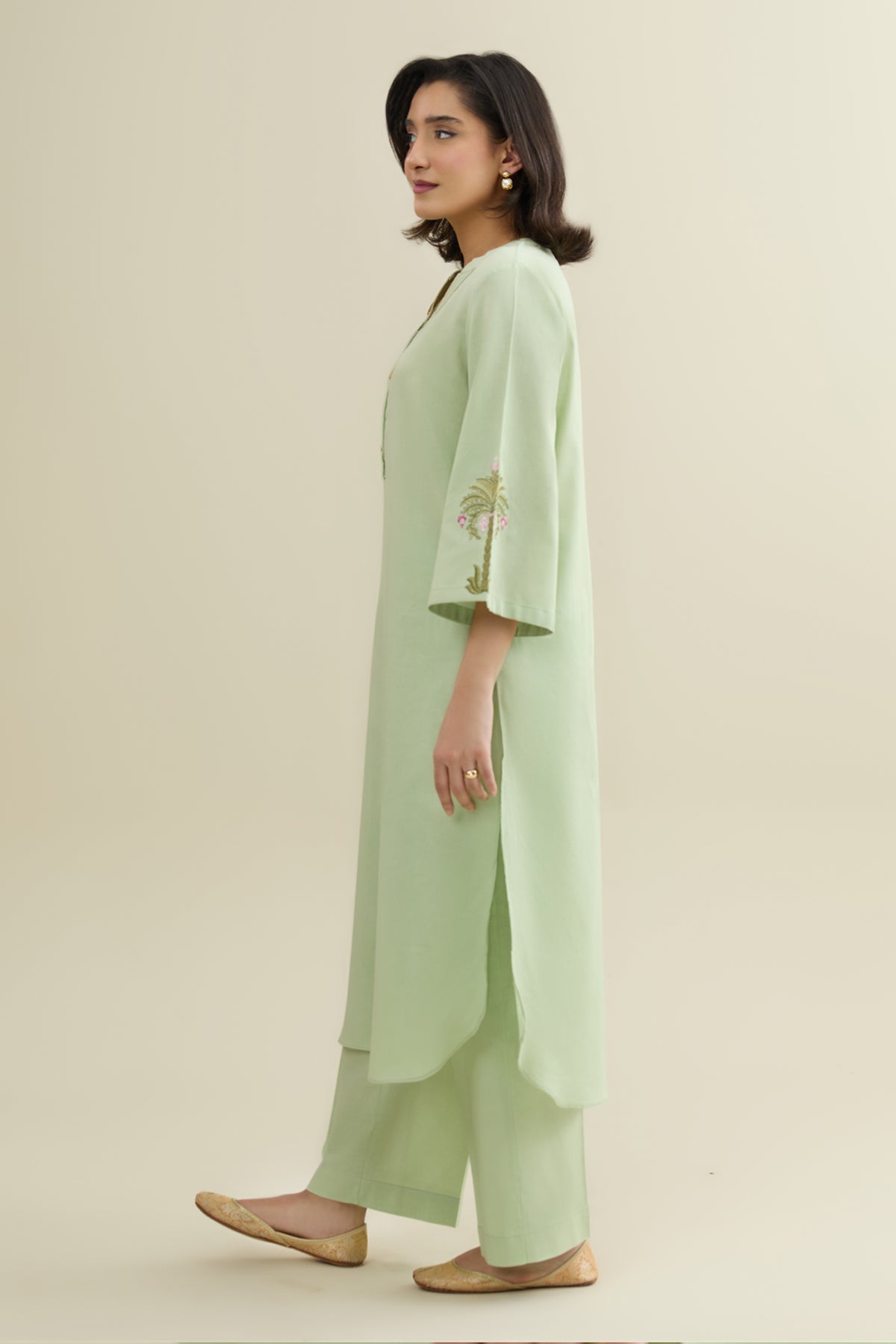 KHADDAR  |  EMBROIDERED - Shop Now at Kayseria