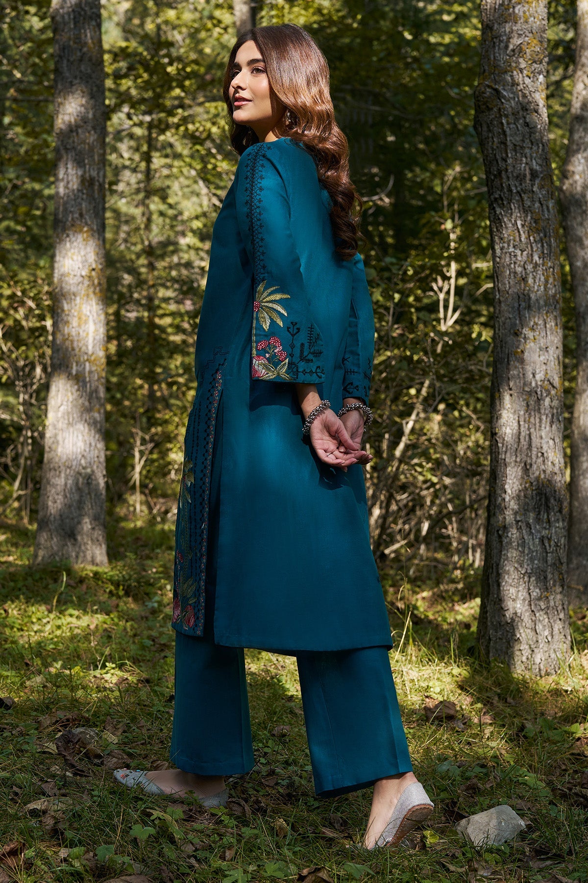 2 Piece - Embroidered Khaddar Suit - KPW25-P3698 - Shop Now at Kayseria