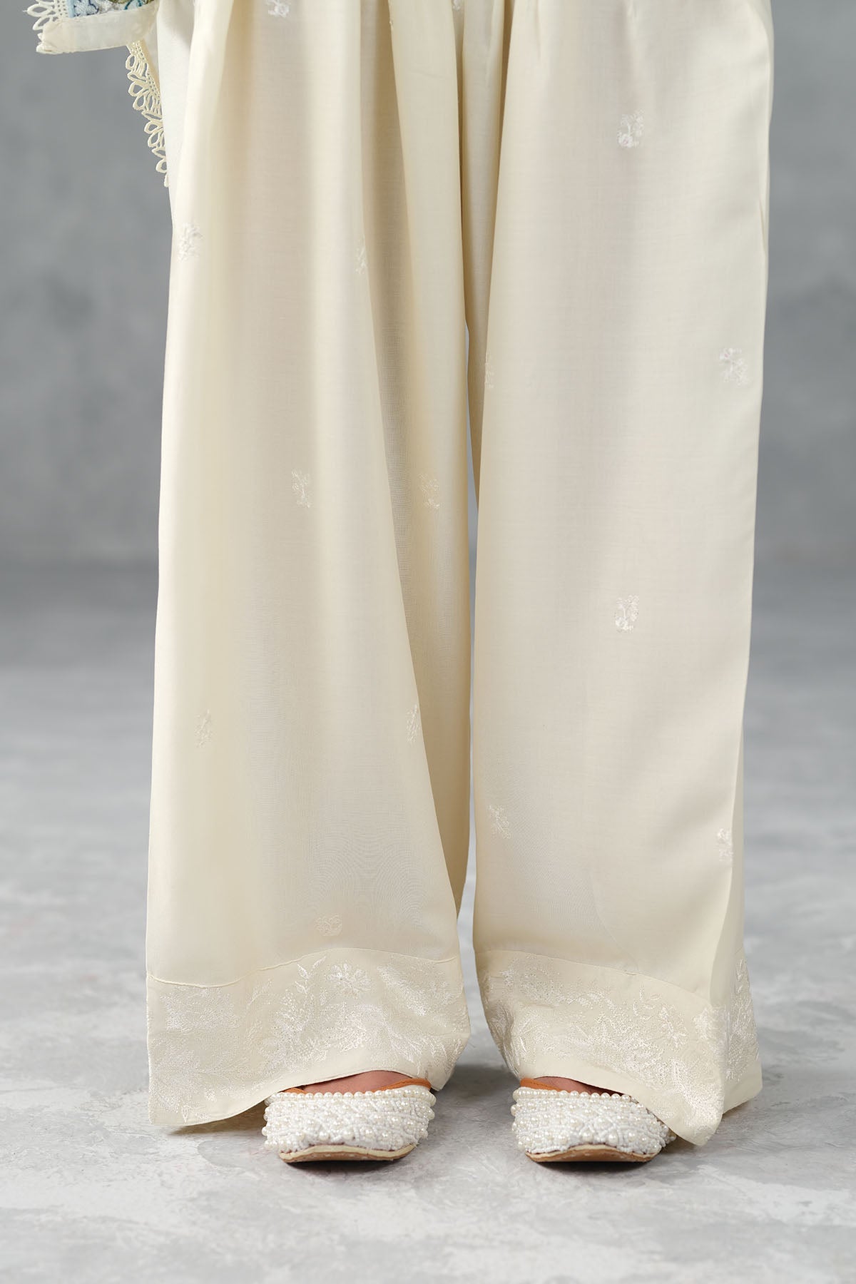 LINEN | EMBROIDERED