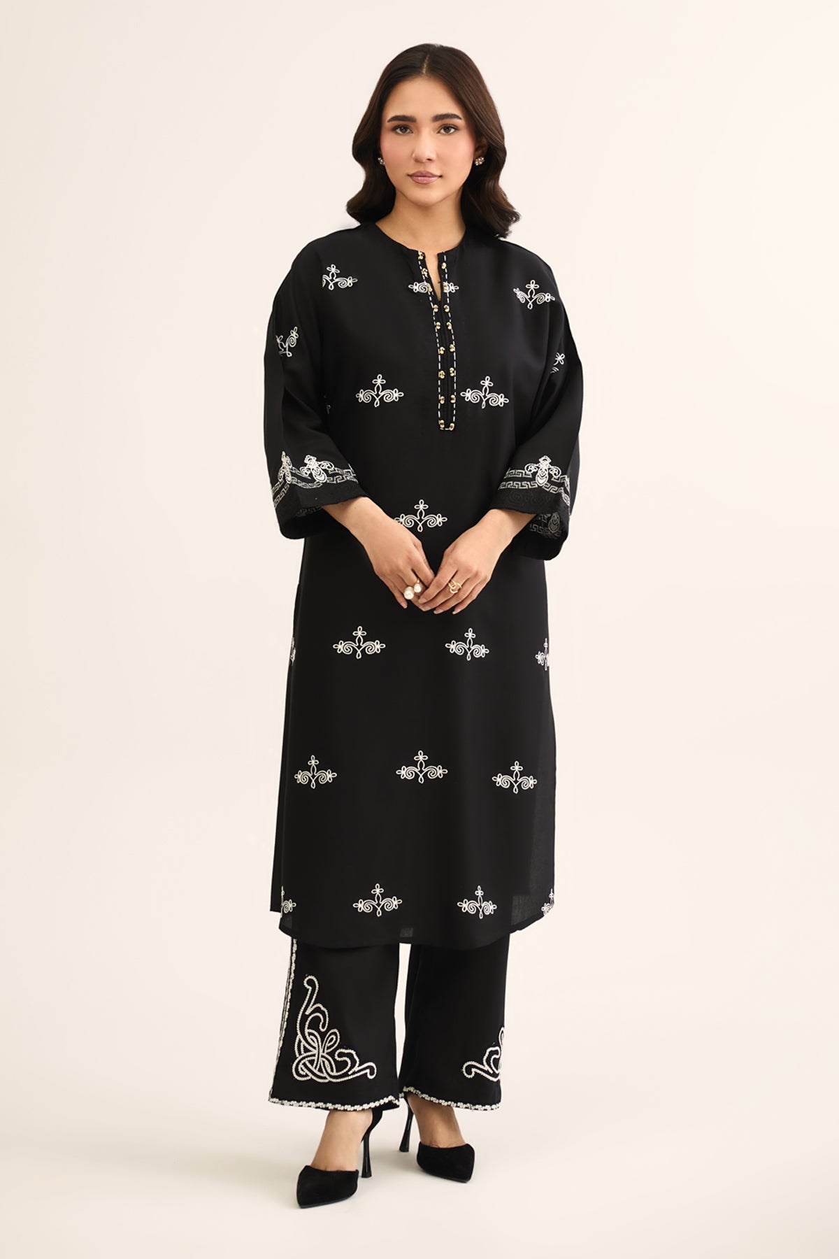 LINEN  |  EMBROIDERED - Shop Now at Kayseria
