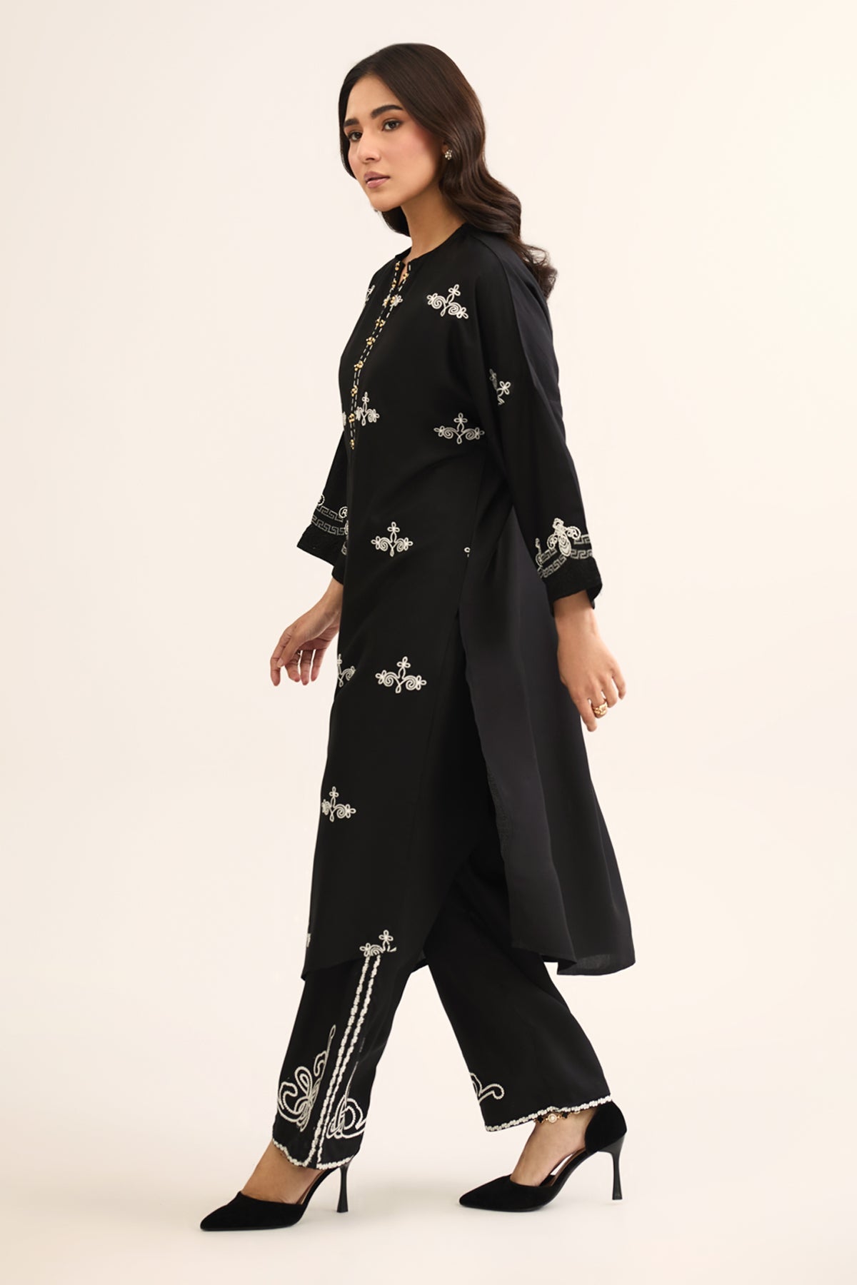 LINEN  |  EMBROIDERED - Shop Now at Kayseria
