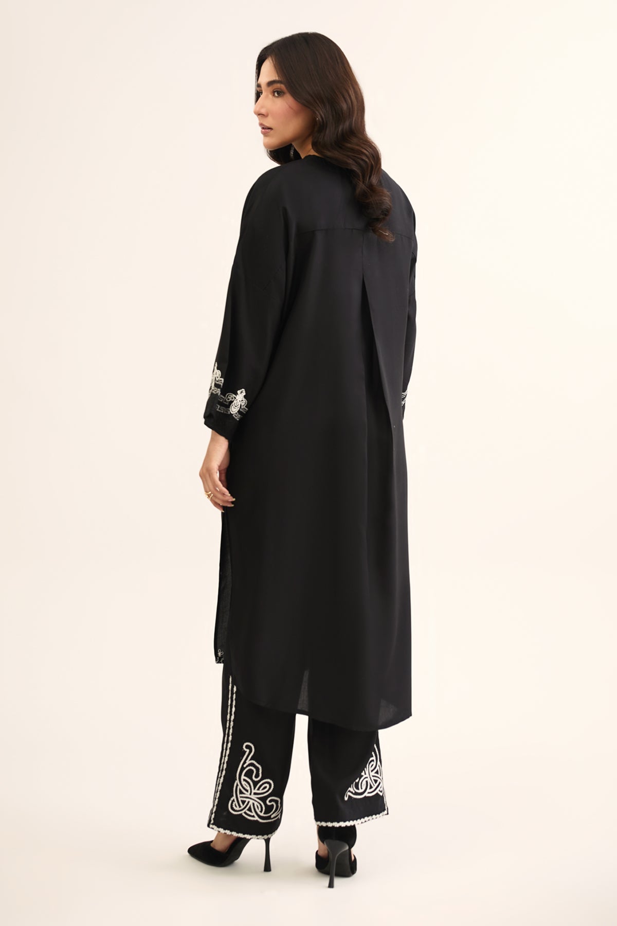 LINEN  |  EMBROIDERED - Shop Now at Kayseria