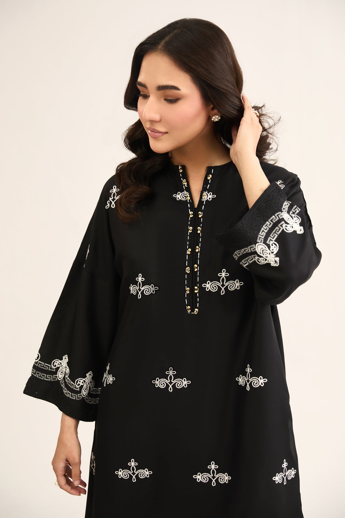 LINEN  |  EMBROIDERED - Shop Now at Kayseria