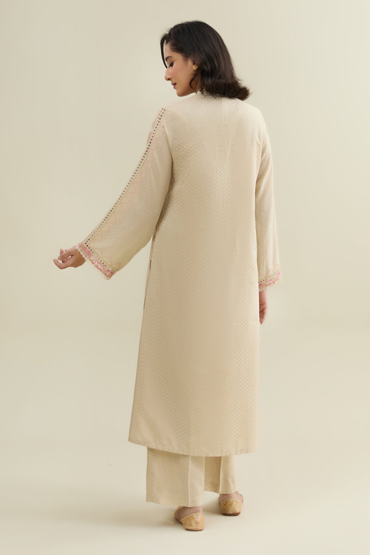 JACQUARD  |  EMBROIDERED - Shop Now at Kayseria
