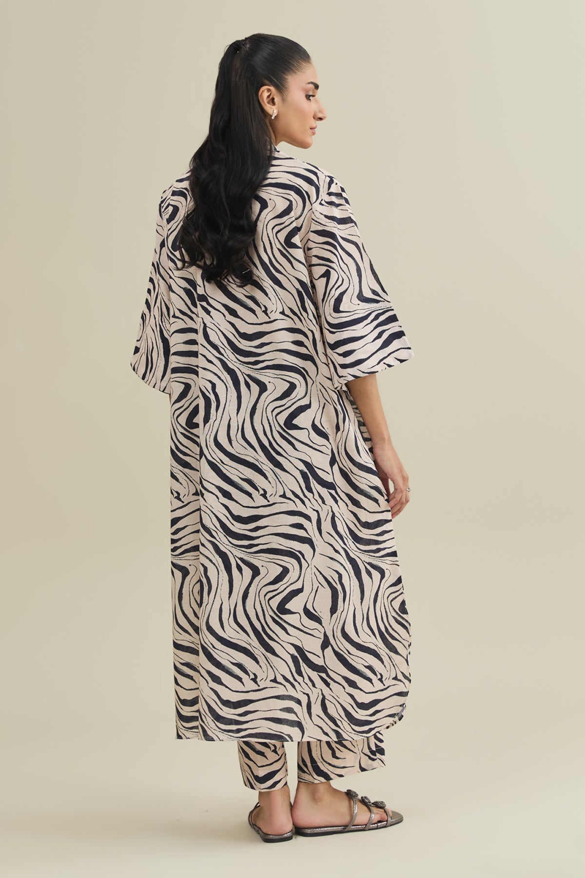 2 Piece - Printed Khaddar Suit - KPW25-P3771 - Shop Now at Kayseria