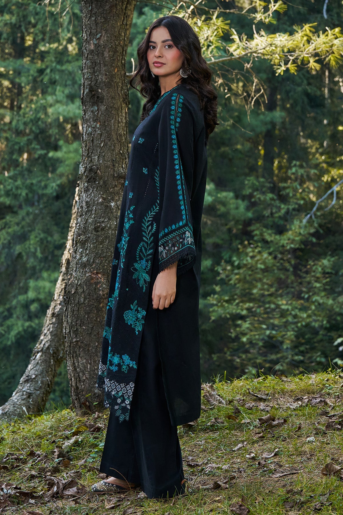 2 Piece - Embroidered Khaddar Suit - KPW25-P3776 - Shop Now at Kayseria