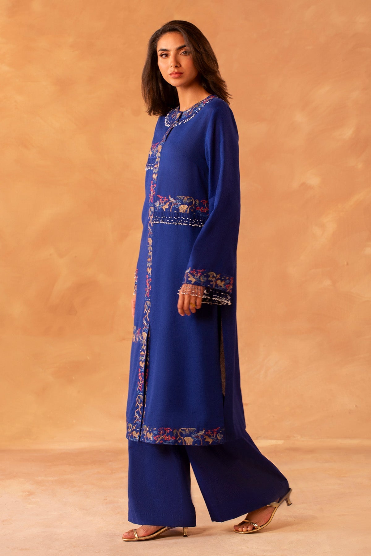 KARANDI  |  EMBROIDERED - Shop Now at Kayseria