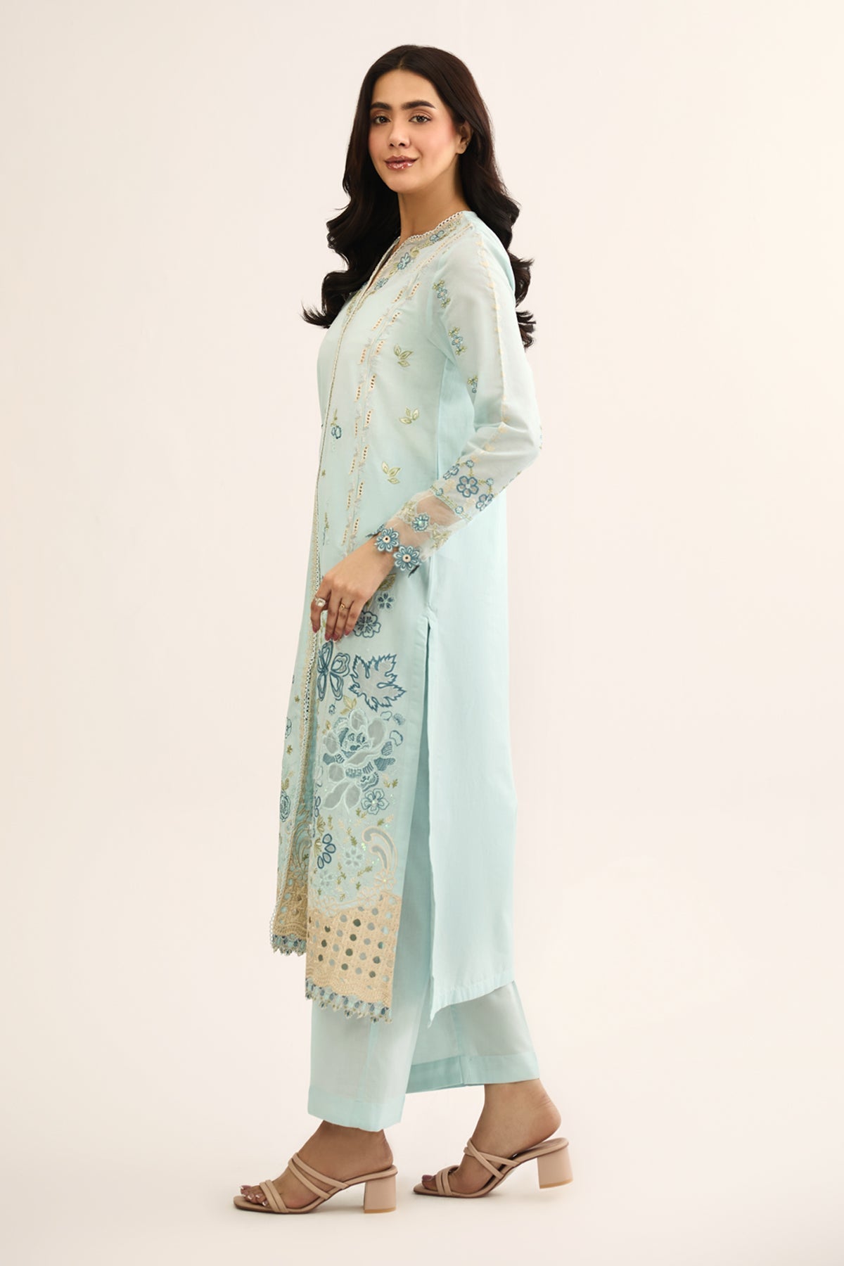 LAWN  |  EMBROIDERED - Shop Now at Kayseria