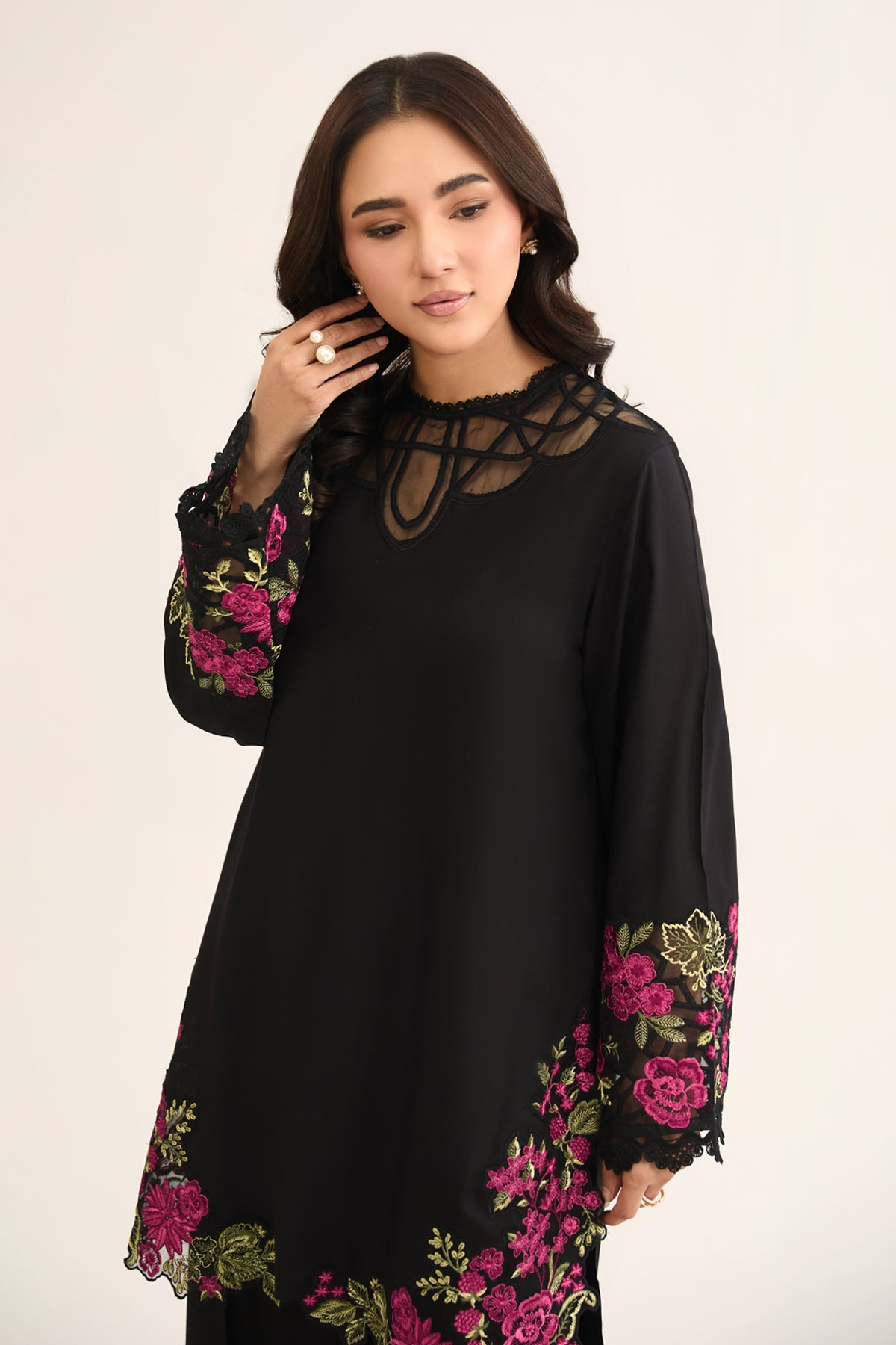 LINEN | EMBROIDERED - Shop Now at Kayseria