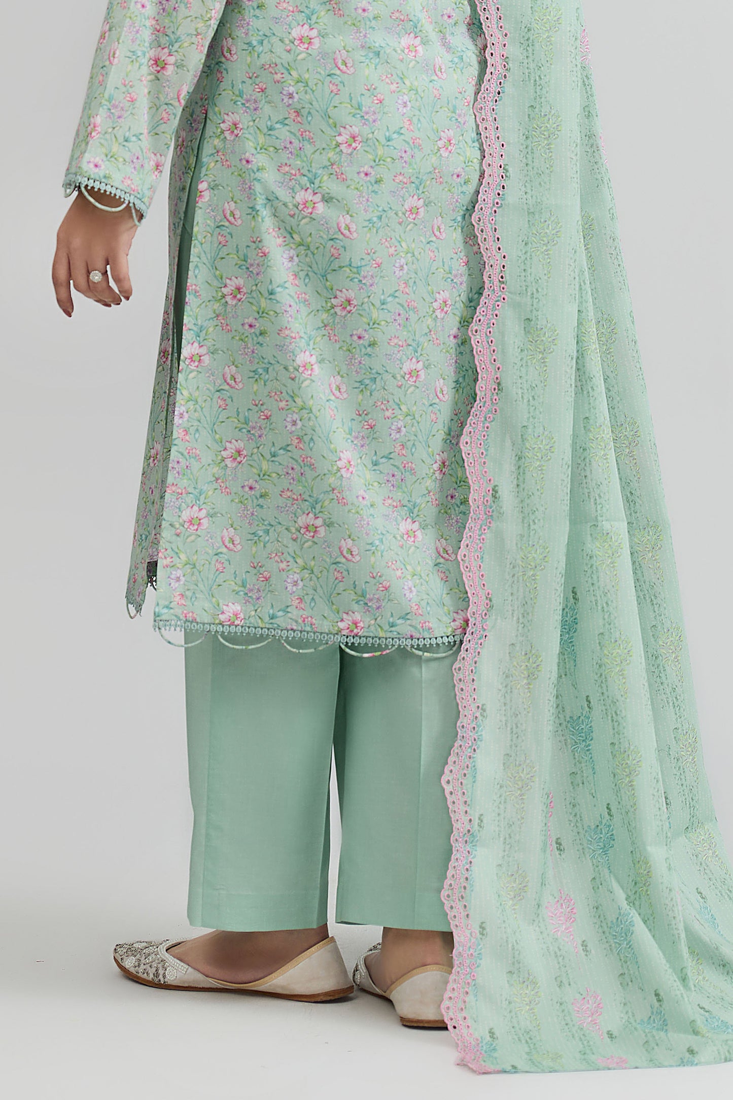 LAWN | EMBROIDERED