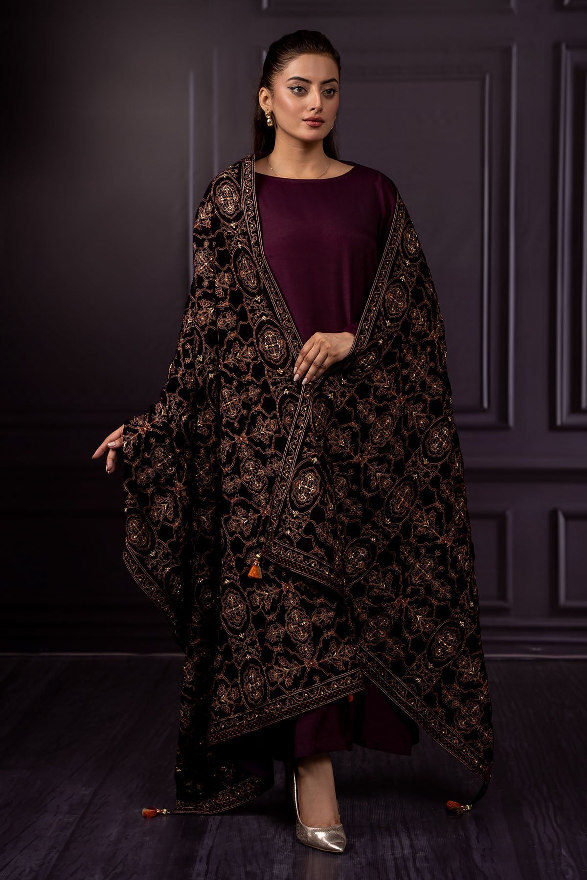 Embroidered Velvet Shawl - E1361 - Shop Now at Kayseria